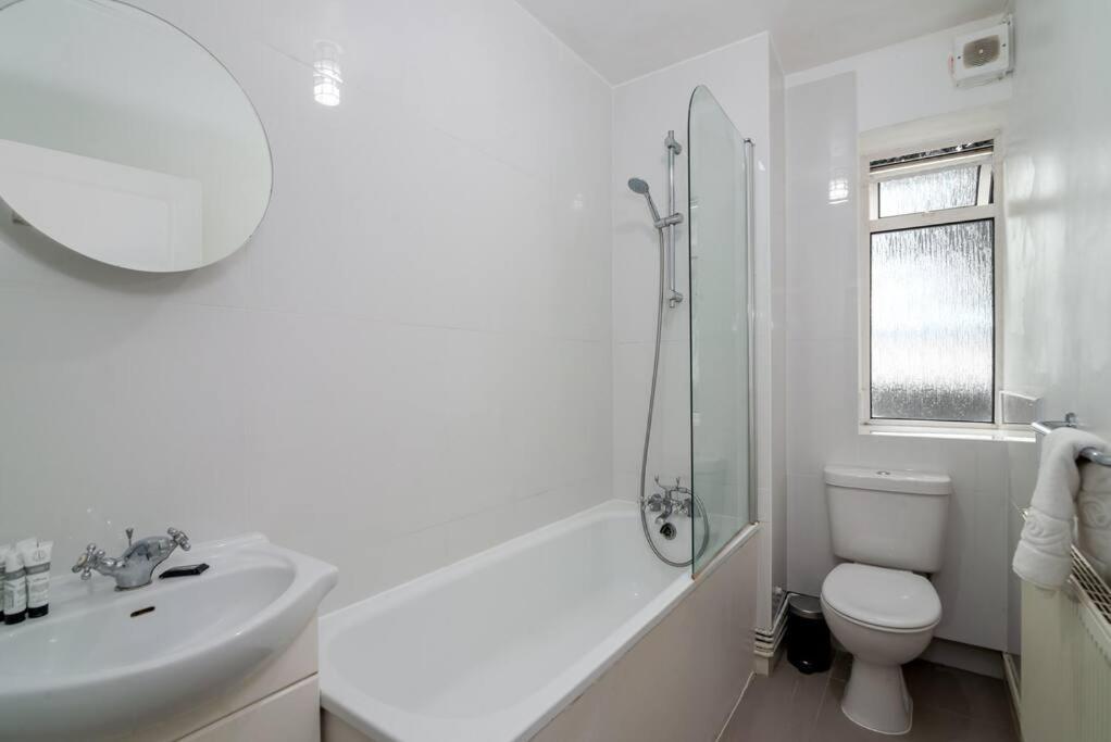 Stylish And Well Equipped Flat In Stockwell Apartamento Londres Exterior foto